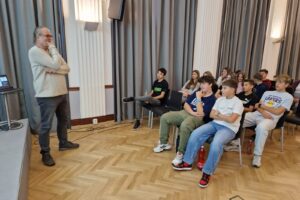 32e8bb8a-db04-4b7d-b233-1bb1d69438c2 32e8bb8a-db04-4b7d-b233-1bb1d69438c2